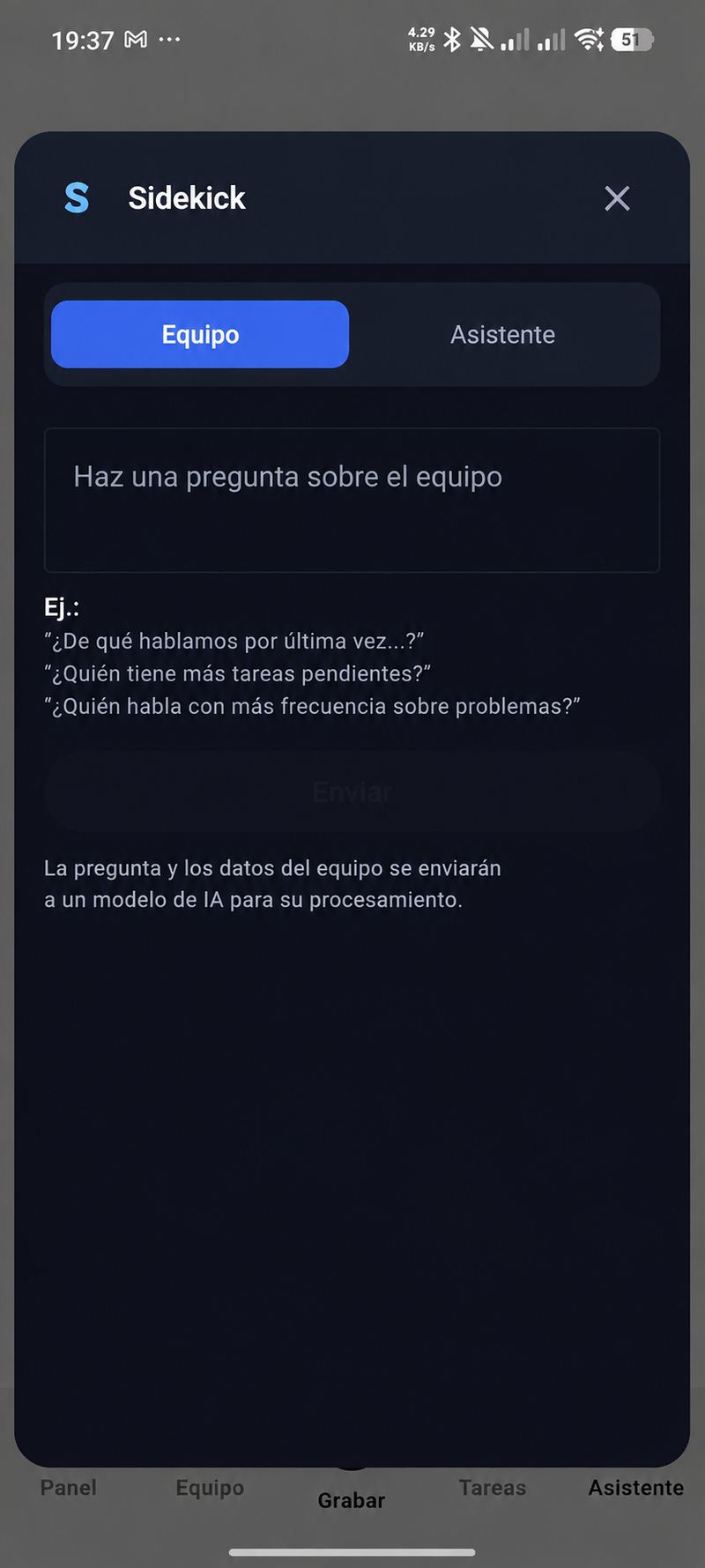 Ventana de Preguntar a la IA con preguntas de ejemplo sobre el equipo